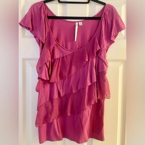 LAUREN CONRAD SIZE L RUFFLED FRONT T STYLE TOP IN PINK IN LIKE NEW CONDITION!!!